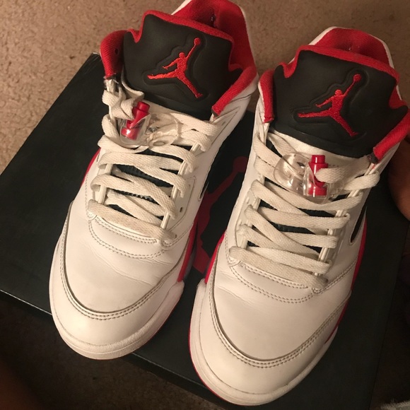Fire red 5s low - Picture 1 of 4